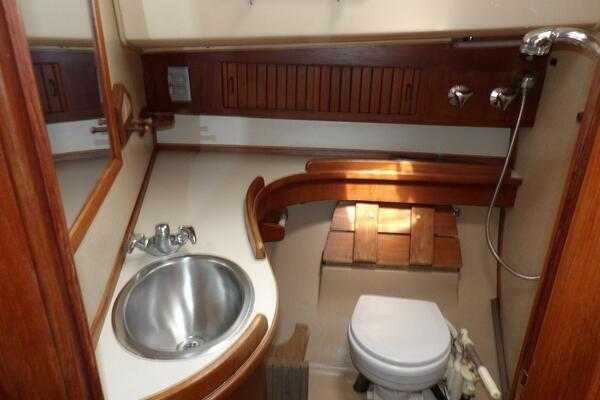 OVERBYTE 32ft Island Packet Yacht For Sale OVERBYTE 32ft Island Packet Yacht For Sale