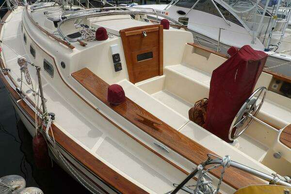 Photo of the 1990 Island Packet 32 "OVERBYTE"