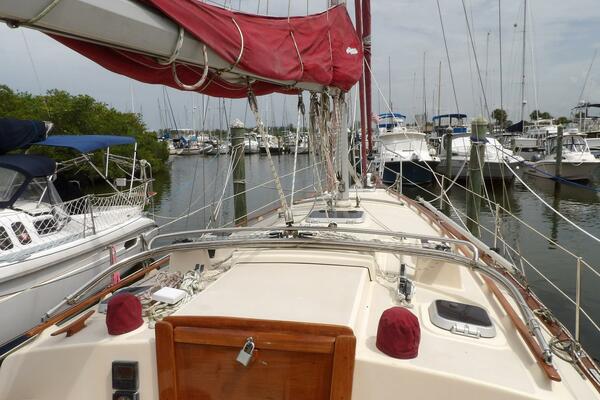 OVERBYTE 32ft Island Packet Yacht For Sale OVERBYTE 32ft Island Packet Yacht For Sale