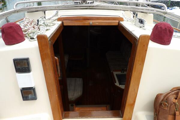 OVERBYTE 32ft Island Packet Yacht For Sale OVERBYTE 32ft Island Packet Yacht For Sale