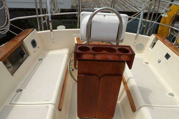 Photo of the 1990 Island Packet 32 "OVERBYTE"