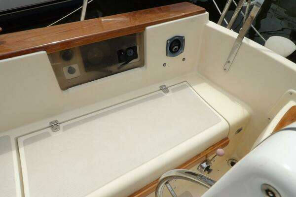 Photo of the 1990 Island Packet 32 "OVERBYTE"