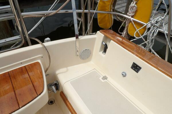 OVERBYTE 32ft Island Packet Yacht For Sale OVERBYTE 32ft Island Packet Yacht For Sale
