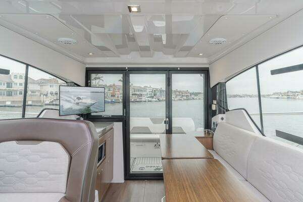 Four Winns Vista 355 Coupe Yacht For Sale