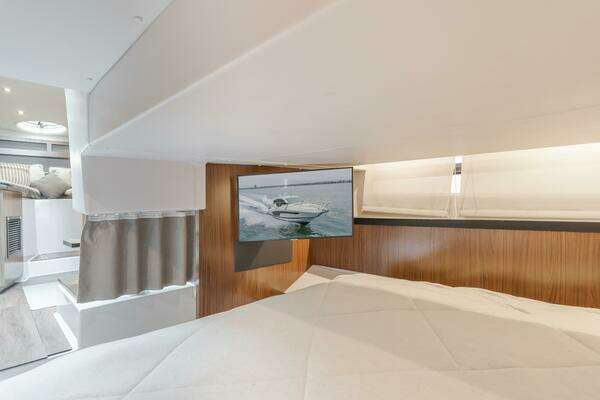 Four Winns Vista 355 Coupe Yacht For Sale