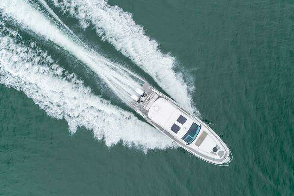 Four Winns Vista 355 Coupe Yacht For Sale