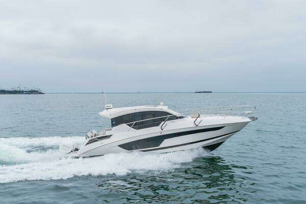 Four Winns Vista 355 Coupe Yacht For Sale