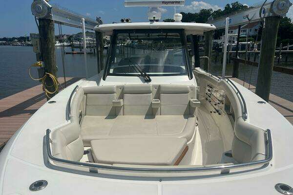 Boston Whaler Realm (SeaKeeper) Yacht For Sale
