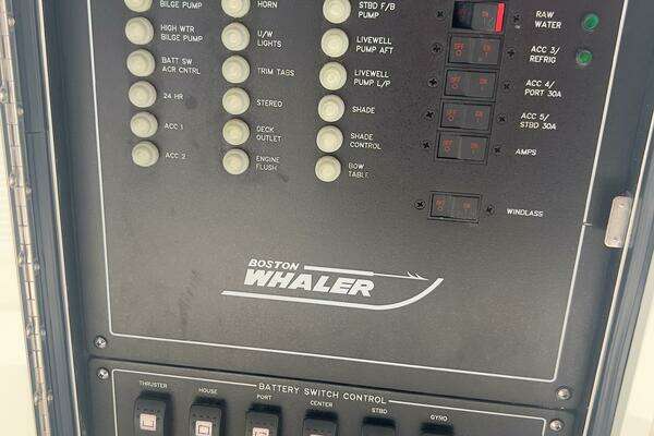 Boston Whaler Realm (SeaKeeper) Yacht For Sale