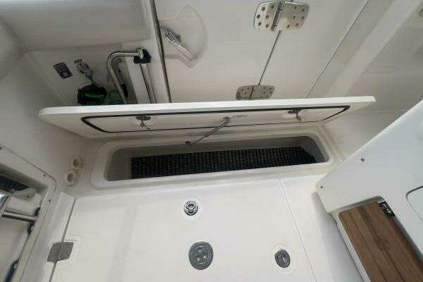 Boston Whaler Realm (SeaKeeper) Yacht For Sale