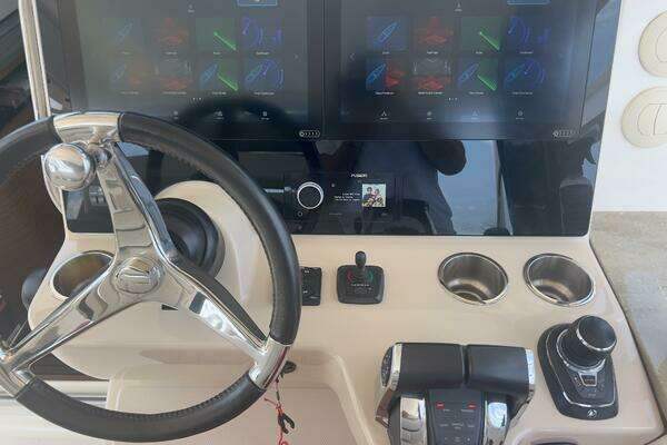 Boston Whaler Realm (SeaKeeper) Yacht For Sale