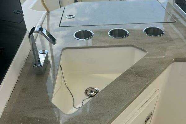 Boston Whaler Realm (SeaKeeper) Yacht For Sale