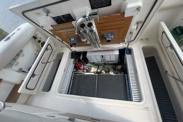 Boston Whaler Realm (SeaKeeper) Yacht For Sale
