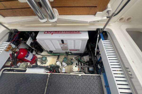 Boston Whaler Realm (SeaKeeper) Yacht For Sale