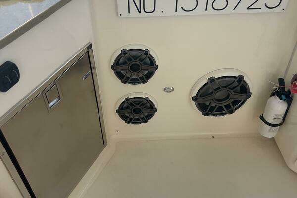 Boston Whaler Realm (SeaKeeper) Yacht For Sale
