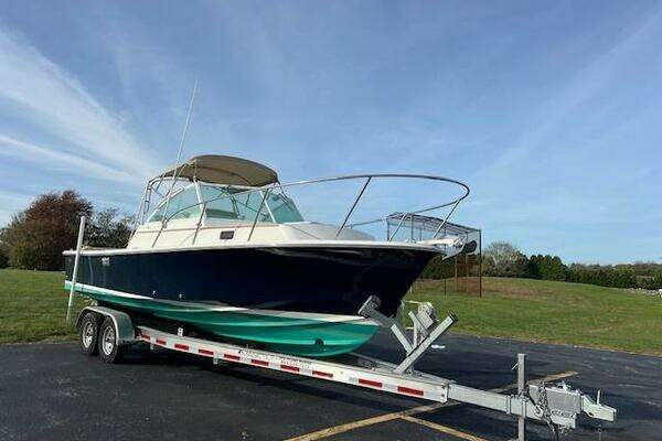 Photo of the 2004 Hunt Yachts Surfhunter 25
