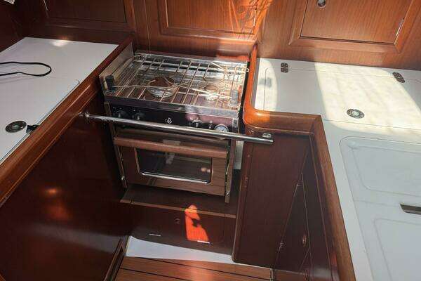 Photo of the 2005 Beneteau Oceanis 331 "TIPSEA"