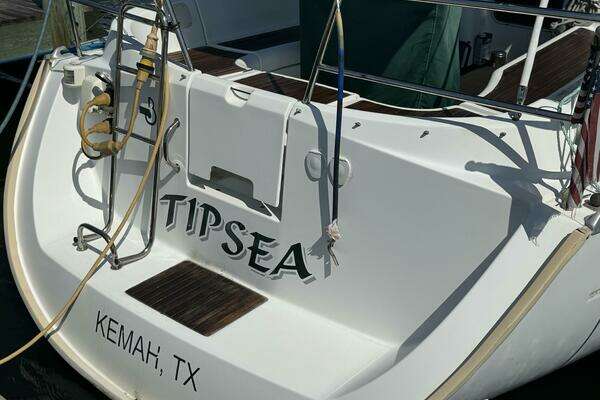 Photo of the 2005 Beneteau Oceanis 331 "TIPSEA"