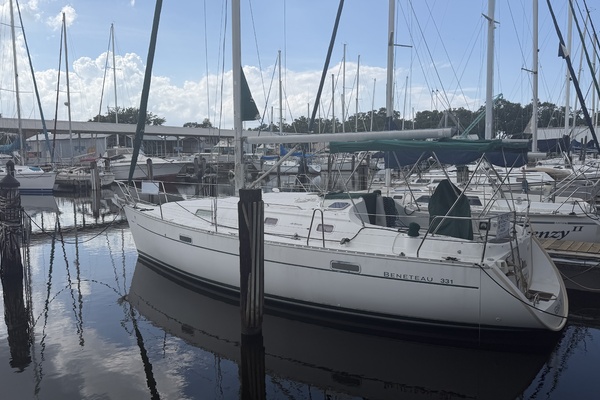 TIPSEA 33ft Beneteau Yacht For Sale