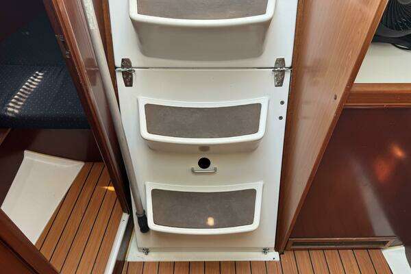 Photo of the 2005 Beneteau Oceanis 331 "TIPSEA"