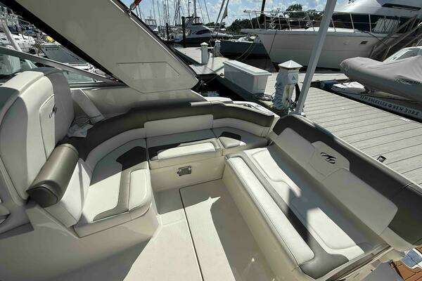 Photo of the 2013 Monterey 280 SCR