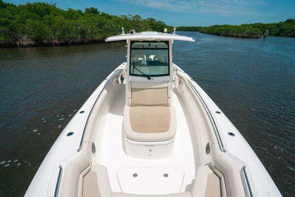 Boston Whaler 330 Outrage Yacht For Sale