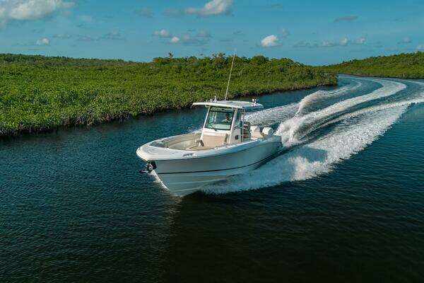 Boston Whaler 330 Outrage Yacht For Sale