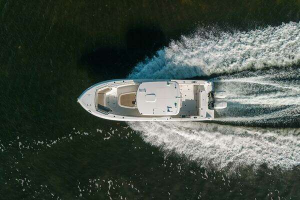 Boston Whaler 330 Outrage Yacht For Sale