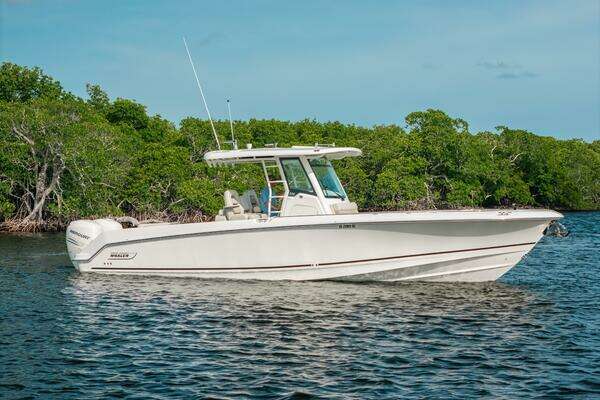 Boston Whaler 330 Outrage Yacht For Sale
