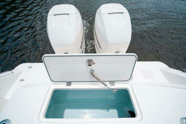 Boston Whaler 330 Outrage Yacht For Sale