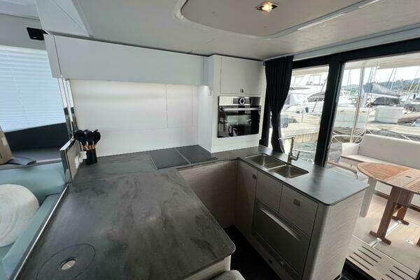 Fountaine Pajot MY6 Yacht For Sale