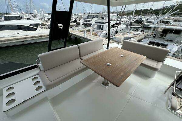 Fountaine Pajot MY6 Yacht For Sale
