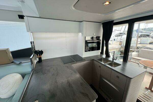 Fountaine Pajot MY6 Yacht For Sale
