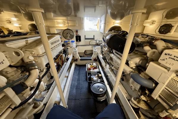 Silverton 50 CONVERTIBLE Yacht For Sale