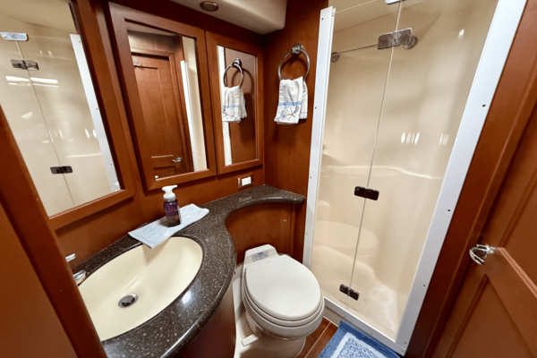 Silverton 50 CONVERTIBLE Yacht For Sale