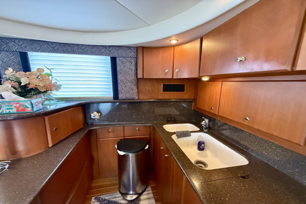 Silverton 50 CONVERTIBLE Yacht For Sale