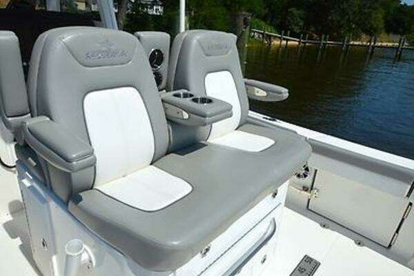 Regulator 31 Yacht For Sale