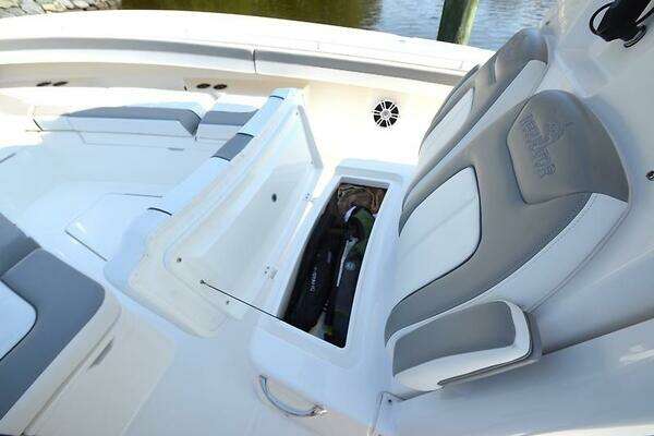 Regulator 31 Yacht For Sale