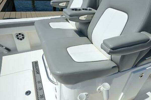 Regulator 31 Yacht For Sale