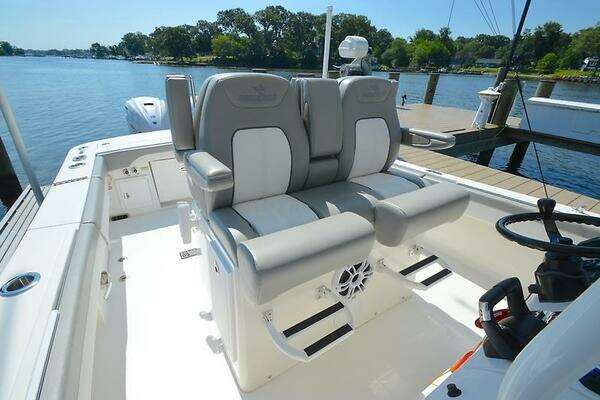 Regulator 31 Yacht For Sale