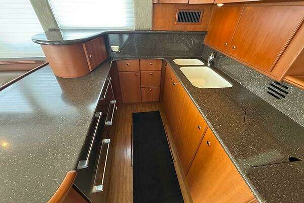 Silverton 48 Convertible Yacht For Sale