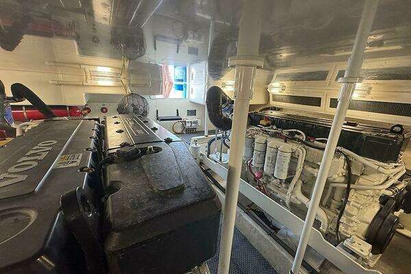 Silverton 48 Convertible Yacht For Sale