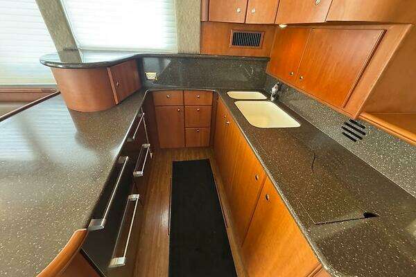 Silverton 48 Convertible Yacht For Sale