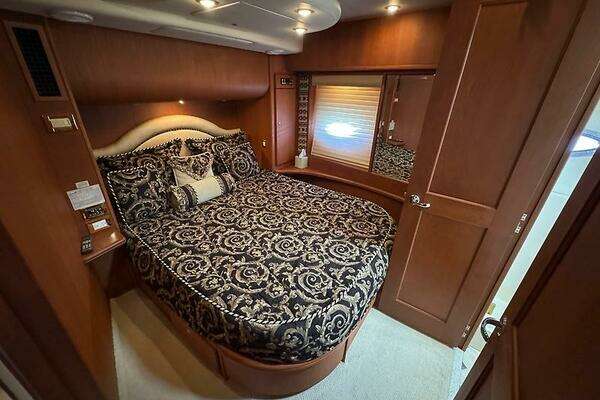 Silverton 48 Convertible Yacht For Sale