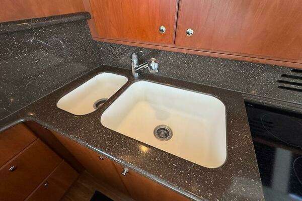 Silverton 48 Convertible Yacht For Sale