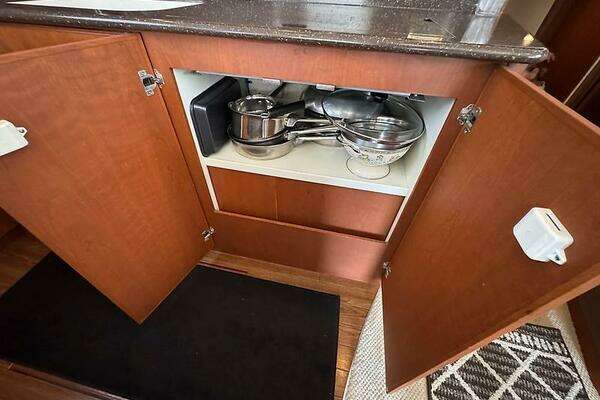 Silverton 48 Convertible Yacht For Sale
