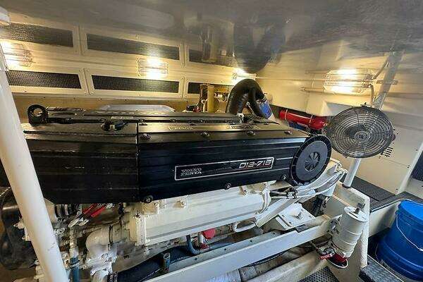 Silverton 48 Convertible Yacht For Sale