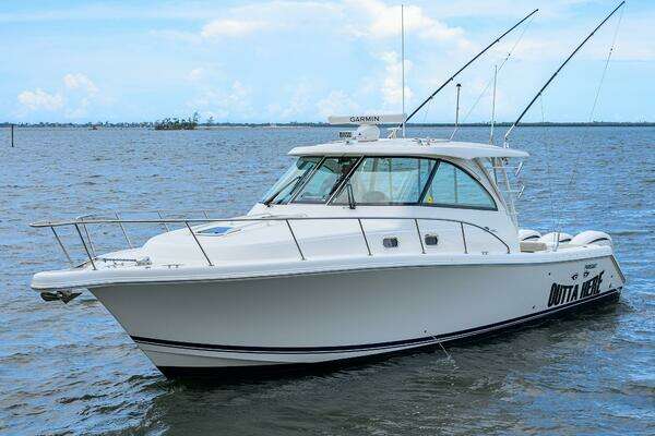 Pursuit 385 Offshore Yacht For Sale