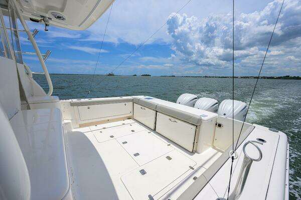 Pursuit 385 Offshore Yacht For Sale