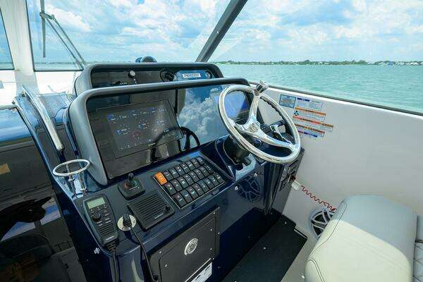 Pursuit 385 Offshore Yacht For Sale